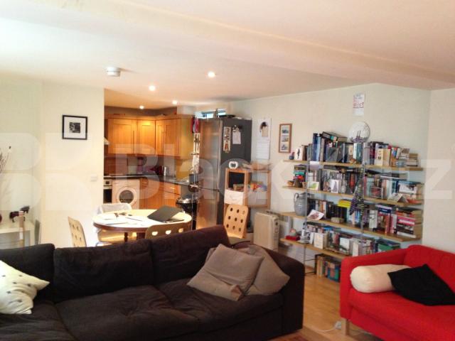 			LET, 2 Bedroom, 1 bath, 1 reception Apartment			 St Johns Hill, Clapham Junction